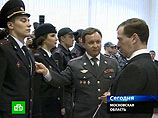 Медведев похвалил полицейских за адекватность на митингах и новую солидную форму