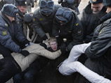 Полиция не позволила активистам оппозиции провести во вторник на Триумфальной площади Москвы очередную несанкционированную властями акцию в защиту 31-й статьи Конституции