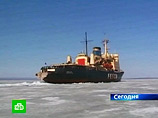 Многие из тех, кто успел спрыгнуть с платформы и вплавь пытался добраться до буксировавшего судна, были им и раздавлены Многие из тех, кто успел спрыгнуть с платформы и вплавь пытался добраться до буксировавшего судна, были им и раздавлены