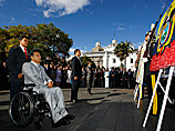 Ленину Морено в марте исполнится 59 лет. Передвигается он на инвалидной коляске, так как после покушения у него парализованы ноги