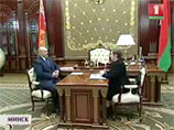 Президент Белоруссии Александр Лукашенко, принимая с докладом главу Национального банка Надежду Ермакову, поручил ей снизить ставку рефинансирования и запретил "печатать деньги"
