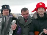 Проникновенным голосом Толибджон Курбанханов на русском языке почти без акцента поет нескладную песню, убеждающую российских избирателей, что другого выбора 4 марта у них просто нет Проникновенным голосом Толибджон Курбанханов на русском языке почти без акцента поет нескладную песню, убеждающую российских избирателей, что другого выбора 4 марта у них просто нет