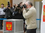 "Если луч солнца попадает под определенным углом на полупрозрачную избирательную урну, еще не сильно заполненную бюллетенями, то получается редкое оптическое явление - очень красивое. Можно поймать и художественный кадр", - сказал Чуров "Если луч солнца попадает под определенным углом на полупрозрачную избирательную урну, еще не сильно заполненную бюллетенями, то получается редкое оптическое явление - очень красивое. Можно поймать и художественный кадр", - сказал Чуров