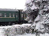 В казахской степи в снежных заносах застрял поезд с сотнями пассажиров