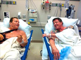Арнольд Шварценеггер выложил в интернет фотографию, на которой он лежит в больничной палате, а рядом с ним "отдыхает" Сильвестр Сталлоне оба ожидают хирургическую операцию на плече