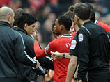 Расист Суарес не подал руку футболисту "Манчестер Юнайтед" перед началом матча 