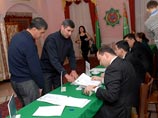 За ходом избирательной компании наблюдали две тысячи представителей европейских государств, СНГ и международных организаций, включая ООН и ОБСЕ. В итоге выборы были признаны состоявшимися За ходом избирательной компании наблюдали две тысячи представителей европейских государств, СНГ и международных организаций, включая ООН и ОБСЕ. В итоге выборы были признаны состоявшимися