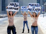 Раздевшись по пояс при температуре воздуха ниже двадцати градусов, FEMENистки требовали от российского нефтяного гиганта прекратить "газовый террор" в отношении Украины