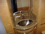 Фото салона самолета Януковича выложили в Сеть: кругом позолота и ванная из розового мрамора Фото салона самолета Януковича выложили в Сеть: кругом позолота и ванная из розового мрамора