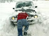 Сильный снегопад в Болгарии парализовал транспорт и оставил без света 12 тысяч домов