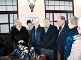 Иностранные врачи осмотрели Тимошенко и уехали, оставив диагноз в запечатанном конверте Иностранные врачи осмотрели Тимошенко и уехали, оставив диагноз в запечатанном конверте