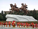 В КНДР появилась первая статуя покойного Ким Чен Ира В КНДР появилась первая статуя покойного Ким Чен Ира
