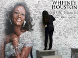 В свидетельстве о смерти американской певицы Уитни Хьюстон, скончавшейся 11 февраля в возрасте 48 лет, не указано, каким образом и от чего именно умерла шестикратная обладательница музыкальной премии "Грэмми"