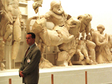 Министр культуры и туризма Греции Павлос Геруланос подал в отставку в пятницу после того, как неизвестные ограбили один из самых известных в мире археологических музеев в Древней Олимпии