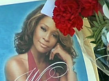 Церемония прощания с легендарной певицей Уитни Хьюстон, скончавшейся 11 февраля в возрасте 48 лет, началась в ее родном городе Ньюарк 18 февраля в полдень по местному времени (20:00 по московскому времени)