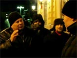 В Москве у здания мэрии ранним утром в понедельник схлестнулись активисты прокремлевских молодежных движений и оппозиционеры, пришедшие подавать заявки на акции, которые планируется провести 5 марта - на следующий день после выборов президента РФ В Москве у здания мэрии ранним утром в понедельник схлестнулись активисты прокремлевских молодежных движений и оппозиционеры, пришедшие подавать заявки на акции, которые планируется провести 5 марта - на следующий день после выборов президента РФ