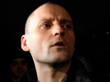 Драка возле московской мэрии из-за заявок на митинги: депутата-оппозиционера оттащили от окошка "за руки, за ноги" Драка возле московской мэрии из-за заявок на митинги: депутата-оппозиционера оттащили от окошка "за руки, за ноги"