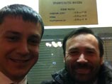 Подробности "битвы в мэрии": три потасовки у окошка, оторванная подметка и "боевик-румоловец" в засаде Подробности "битвы в мэрии": три потасовки у окошка, оторванная подметка и "боевик-румоловец" в засаде