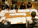 Оппозиция жалуется, что многих ее представителей не пустили в участковые избиркомы
Оппозиция жалуется, что многих ее представителей не пустили в участковые избиркомы