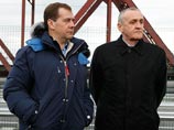 Президент Абхазии пережил покушение. Погибли охранники, закрывшие его собой Президент Абхазии пережил покушение. Погибли охранники, закрывшие его собой