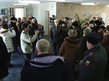 Причина конфликта - отказ в регистрации кандидатов в горсовет, связанный, по мнению протестующих, с попытками соседнего Пятигорска "поглотить" город