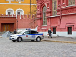 Активист Медведев устроил одиночный пикет и "сломал" Красную площадь Активист Медведев устроил одиночный пикет и "сломал" Красную площадь