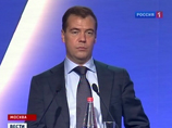 Высказывая мнение, что уходящий президент Дмитрий Медведев "был в этом отношении лучше, чем Путин", британский журналист обвиняет оппонентов премьера РФ в том, что они сами создали условия для того, чтобы он легко переизбрался на уже третий для него прези Высказывая мнение, что уходящий президент Дмитрий Медведев "был в этом отношении лучше, чем Путин", британский журналист обвиняет оппонентов премьера РФ в том, что они сами создали условия для того, чтобы он легко переизбрался на уже третий для него прези