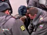 До раздачи оппозиционных палаток на Пушкинской дело не дошло. Активистов "РосАгита" задержали, их груз увезли До раздачи оппозиционных палаток на Пушкинской дело не дошло. Активистов "РосАгита" задержали, их груз увезли