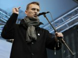 Блоггер и оппозиционер Алексей Навальный считает корнем зла в России коррупцию чиновников и призывает активно бороться с ней