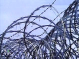 Всего же, по данным Международного комитета Красного Креста, экс-повстанцами, сражавшимися против режима Муаммара Каддафи, было устроено около 60 тюрем, где, по приблизительным подсчетам, содержатся около 8,5 тысяч человек Всего же, по данным Международного комитета Красного Креста, экс-повстанцами, сражавшимися против режима Муаммара Каддафи, было устроено около 60 тюрем, где, по приблизительным подсчетам, содержатся около 8,5 тысяч человек