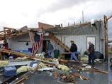 Растет число жертв мощных торнадо в США: 28 погибших, объявлено чрезвычайное положение