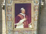 Папа Пий IX. Портрет на фасаде собора Св. Петра