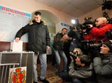 Первым из пяти кандидатов на пост президента РФ на выборах в воскресенье проголосовал бизнесмен Михаил Прохоров Первым из пяти кандидатов на пост президента РФ на выборах в воскресенье проголосовал бизнесмен Михаил Прохоров