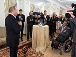 На встречу с Путиным приехали около 40 человек, среди которых известные спортсмены, общественные деятели, журналисты, известные артисты, военные, а также члены правительства
