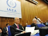 Директор Международного агентства по атомной энергии Юкия Амано, 5 марта 2012 года (на фото - слева)