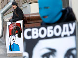 Столичная полиция и спецназ пресекли религиозную церемонию, которая должна была состояться в храме Христа Спасителя в поддержку арестованных участниц панк-группы Pussy Riot Столичная полиция и спецназ пресекли религиозную церемонию, которая должна была состояться в храме Христа Спасителя в поддержку арестованных участниц панк-группы Pussy Riot