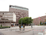 По данным следствия, Брейвик 22 июля 2011 года устроил взрыв у комплекса правительственных зданий в центре Осло, где находится канцелярия премьер-министра, в результате которого погибли восемь человек