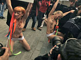 Украинских феминисток, устроивших "кислотную" топлес-акцию в Стамбуле, выслали на родину