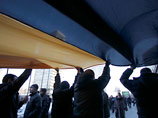 Десятки националистов были задержаны в центре Москвы после того, как их колонна покинула митинг на Новом Арбате