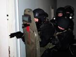 В Красноярском крае пенсионер обстрелял и забросал гранатами спецназовцев, пришедших к нему с обыском