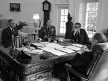 Экс-глава Госдепа США Киссинджер похвалил Путина: он не против Запада, он русский патриот Экс-глава Госдепа США Киссинджер похвалил Путина: он не против Запада, он русский патриот