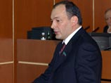 Президент Дагестана также высказал мнение, что "излишняя политизация и большое внимание СМИ только мешают делу, на судей и следственные органы идет давление"