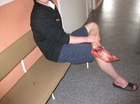 Пытки продолжались около часа: студенту ставили на ногу ножку стула и прыгали на нем, грозили изнасиловать