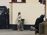 Британский спецназ восемь часов держал под прицелом мусульманку с рюкзаком: думали, что террористка