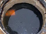 Тело Руслана нашли лишь через несколько часов в открытом сточном колодце, в 300 метрах от дома: ребенок захлебнулся. "Это бесхозный колодец. Из-за сильных снегопадов в колодце образовалось полтора метра воды, и ребенок туда провалился" Тело Руслана нашли лишь через несколько часов в открытом сточном колодце, в 300 метрах от дома: ребенок захлебнулся. "Это бесхозный колодец. Из-за сильных снегопадов в колодце образовалось полтора метра воды, и ребенок туда провалился"