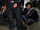 При этом были арестованы десятки демонстрантов, многие жаловались на применение силы