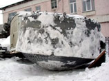 В Куйбышевском районе Новосибирской области в поле крохотного села под названием Отрадненское местные жители нашли диковинный металлический обломок