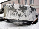В Куйбышевском районе Новосибирской области в поле крохотного села под названием Отрадненское местные жители нашли диковинный металлический обломок В Куйбышевском районе Новосибирской области в поле крохотного села под названием Отрадненское местные жители нашли диковинный металлический обломок