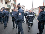 Мужчина, подозреваемый в расстрел детей и учителя во французской школе в Тулузе, а также в убийствах военных, в ходе переговоров пообещал, что уже сегодня днем сдастся в руки полиции