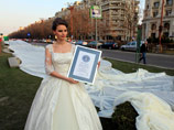 В Румынии сшили самое длинное в мире свадебное платье